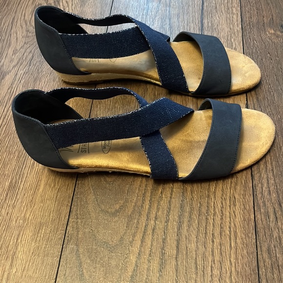 Impo stretch memory foam Roley sandal in Navy - Picture 6 of 8